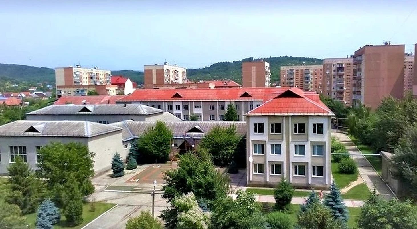 Будівлі Мукачівської ЗОШ І–ІІІ ст. №13, вигляд згори