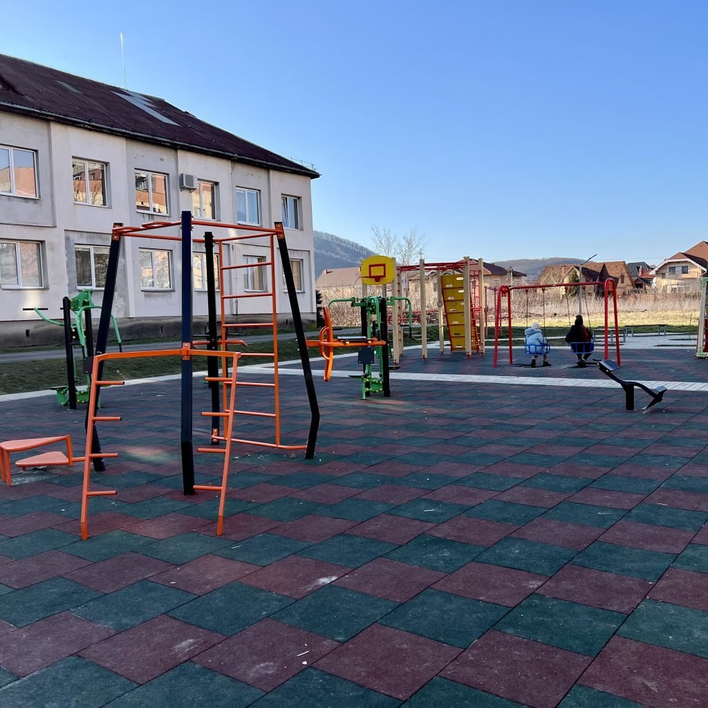 Спортивний майданчик